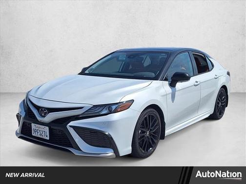 Wind Chill Pearl/Midnight Black Metallic 2024 Toyota Camry XSE