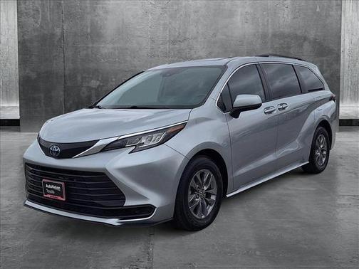 2023 Toyota Sienna LE
