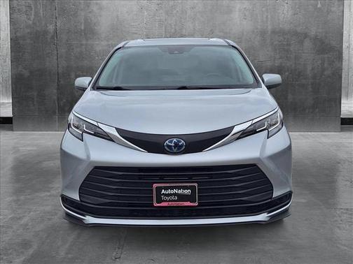 2023 Toyota Sienna LE