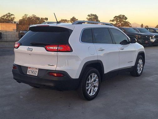 Bright White Clearcoat 2018 Jeep Cherokee Latitude