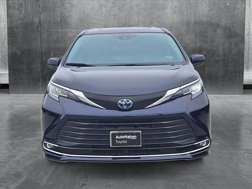2023 Toyota Sienna XLE 8 Passenger