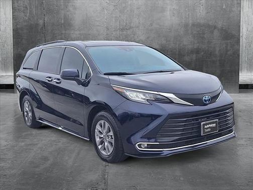 2023 Toyota Sienna XLE 8 Passenger