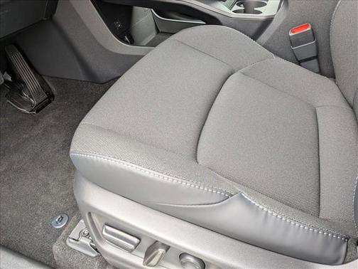 Wind Chill Pearl 2026 Toyota C-HR SE