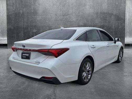 2019 Toyota Avalon Hybrid XLE