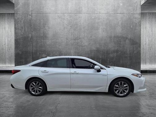 2019 Toyota Avalon Hybrid XLE