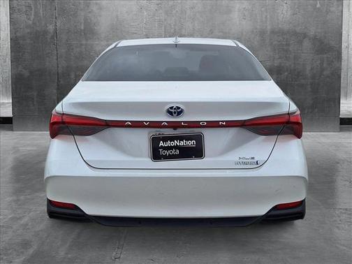 2019 Toyota Avalon Hybrid XLE