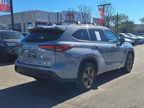 2023 Toyota Highlander Hybrid XLE