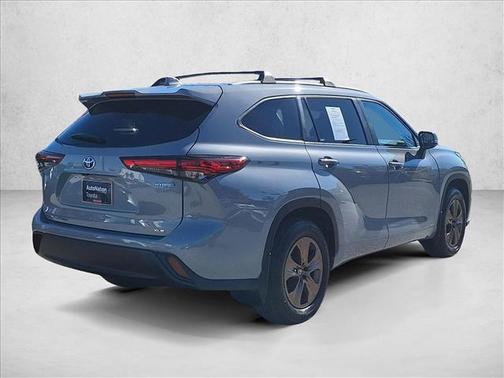 2023 Toyota Highlander Hybrid XLE