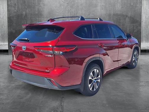 2023 Toyota Highlander Hybrid XLE