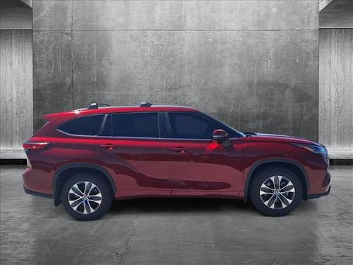 2023 Toyota Highlander Hybrid XLE