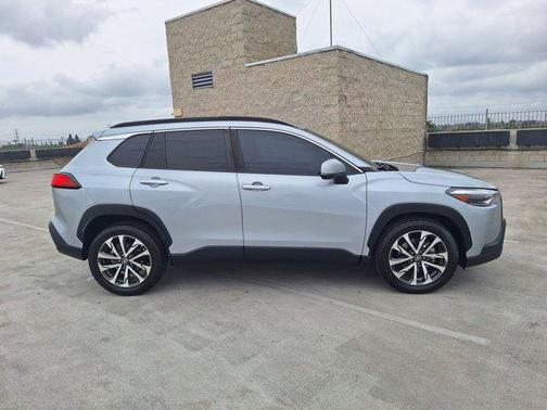 2022 Toyota Corolla Cross XLE