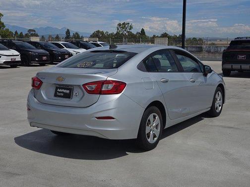 Silver Ice Metallic 2018 Chevrolet Cruze LS