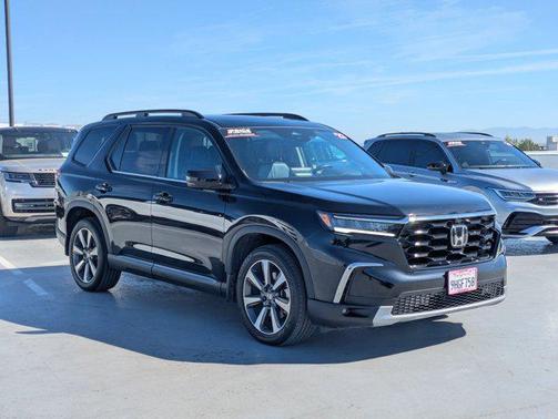 Crystal Black Pearl 2023 Honda Pilot AWD Elite