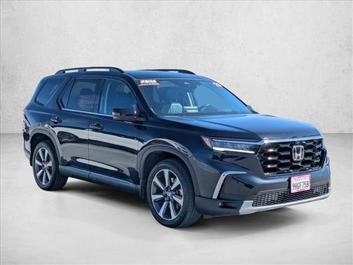 Crystal Black Pearl 2023 Honda Pilot AWD Elite