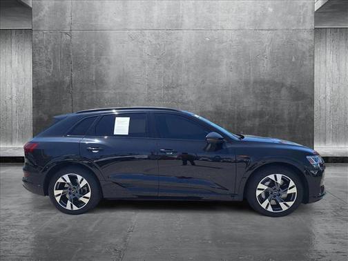 2022 Audi e-tron Premium