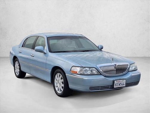 2011 Lincoln Town Car Signature