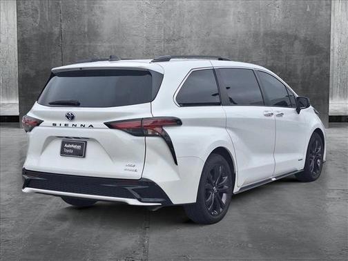 2021 Toyota Sienna XSE 7 Passenger