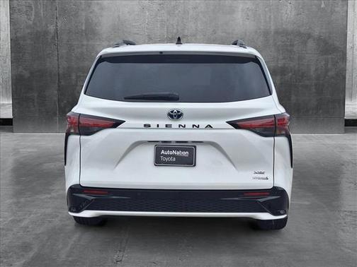 2021 Toyota Sienna XSE 7 Passenger
