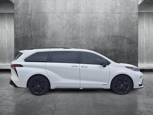2021 Toyota Sienna XSE 7 Passenger