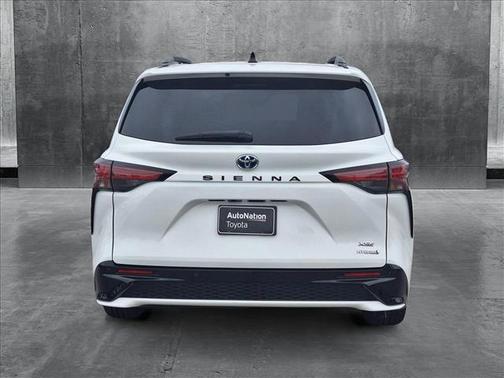 2021 Toyota Sienna XSE 7 Passenger