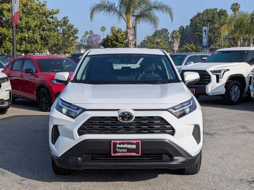 Ice Cap 2025 Toyota RAV4 LE