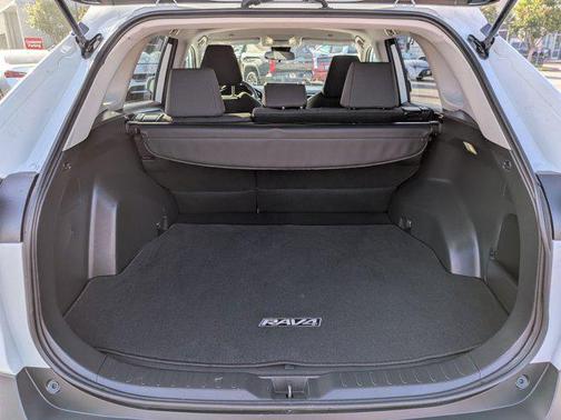 Ice Cap 2025 Toyota RAV4 LE