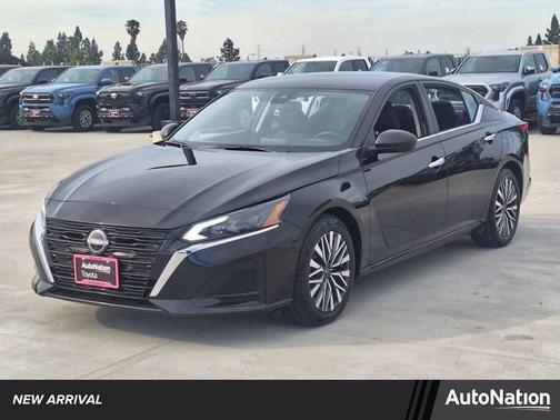 2025 Nissan Altima SV FWD