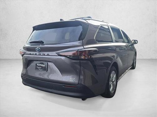 2024 Toyota Sienna XLE