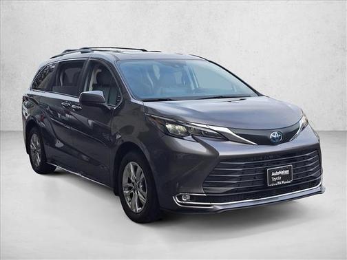 2024 Toyota Sienna XLE