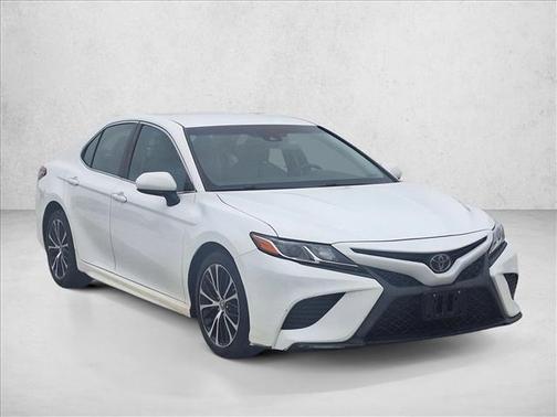 Super White 2018 Toyota Camry SE