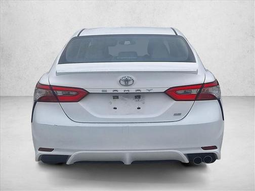 Super White 2018 Toyota Camry SE