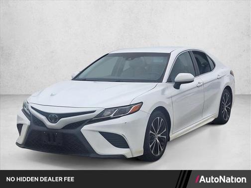 Super White 2018 Toyota Camry SE