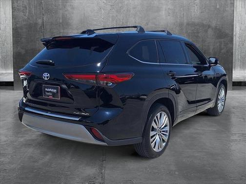 2023 Toyota Highlander Platinum
