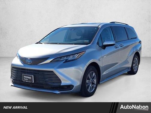 2022 Toyota Sienna LE