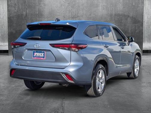 2024 Toyota Highlander LE