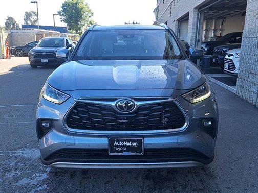 2023 Toyota Highlander Platinum