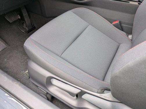 2025 Toyota Prius L