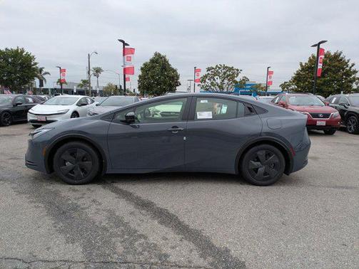 2025 Toyota Prius L