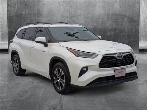 2021 Toyota Highlander Hybrid XLE