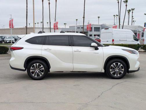 2021 Toyota Highlander Hybrid XLE