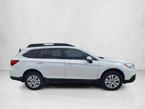 Crystal White Pearl 2017 Subaru Outback 2.5i