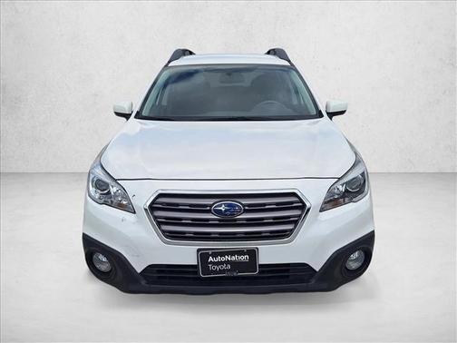 Crystal White Pearl 2017 Subaru Outback 2.5i