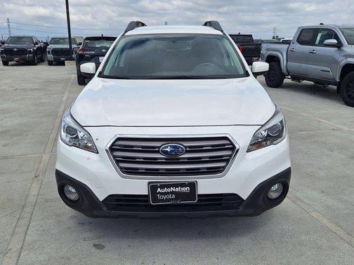 Crystal White Pearl 2017 Subaru Outback 2.5i