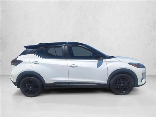 Super Black 2023 Nissan Kicks SR