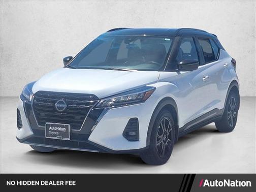 Super Black 2023 Nissan Kicks SR