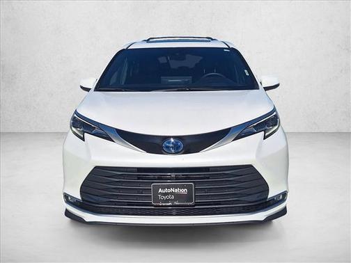 2025 Toyota Sienna Platinum