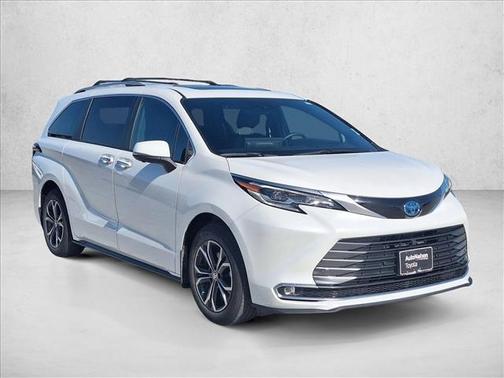 2025 Toyota Sienna Platinum