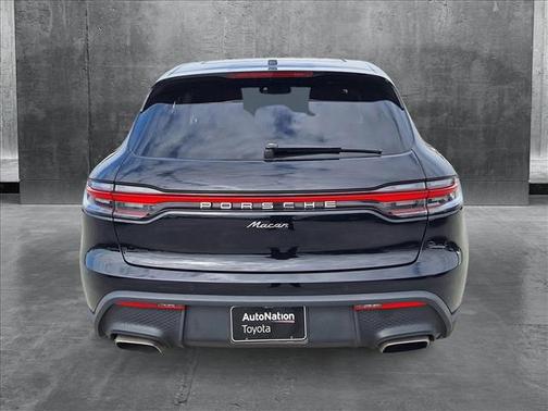 2022 Porsche Macan Base