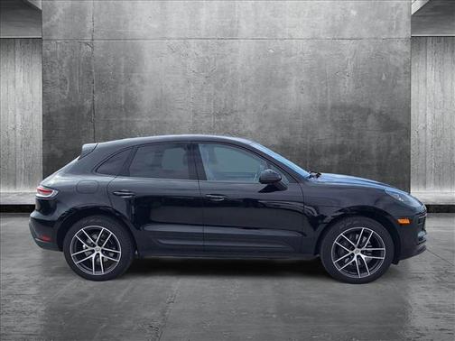 2022 Porsche Macan Base