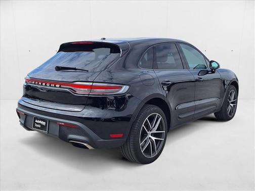 2022 Porsche Macan AWD